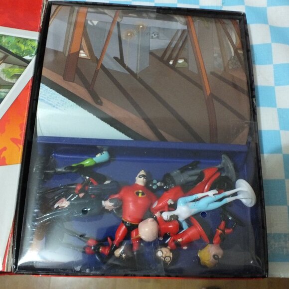 2018 Disney The Incredibles 2 My Busy Book - Picture 4 of 6